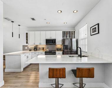 295 Ne 5th Avenue - Photo Thumbnail 7