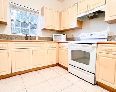 1440 Hawthorne Place - Photo Thumbnail 18