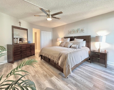 5420 N Ocean Drive - Photo Thumbnail 14