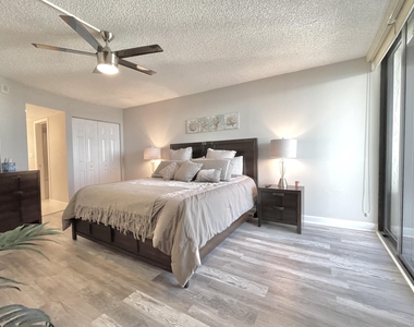 5420 N Ocean Drive - Photo Thumbnail 16
