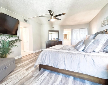 5420 N Ocean Drive - Photo Thumbnail 15
