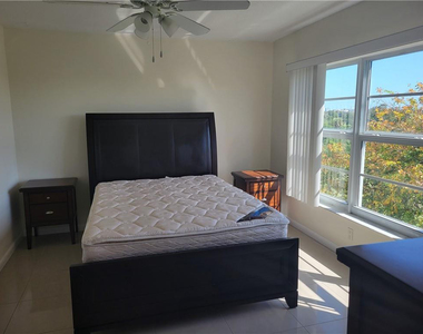 3050 N Palm Aire Drive - Photo Thumbnail 18