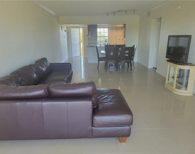 3050 N Palm Aire Drive - Photo Thumbnail 16
