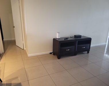 3050 N Palm Aire Drive - Photo Thumbnail 20