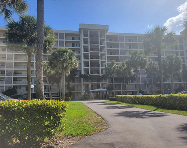 3050 N Palm Aire Drive - Photo Thumbnail 4