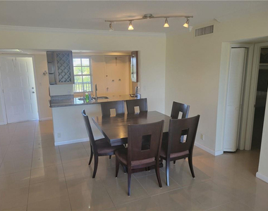 3050 N Palm Aire Drive - Photo Thumbnail 2