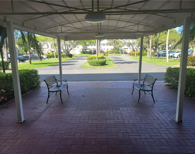 3050 N Palm Aire Drive - Photo Thumbnail 5