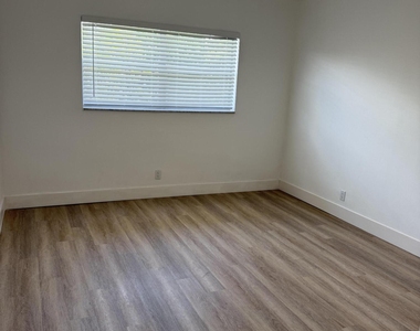 1400 Ne 55th Street - Photo Thumbnail 14