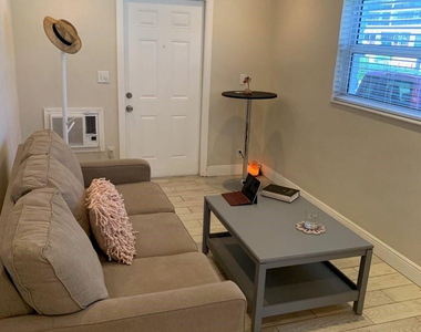 2920 N Ocean Boulevard - Photo Thumbnail 4