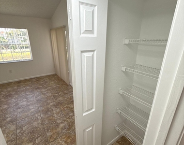 2851 N Oakland Forest Drive - Photo Thumbnail 15