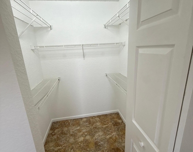 2851 N Oakland Forest Drive - Photo Thumbnail 13