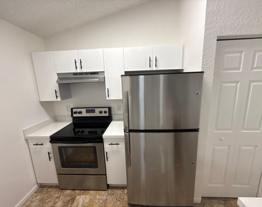 2851 N Oakland Forest Drive - Photo Thumbnail 8