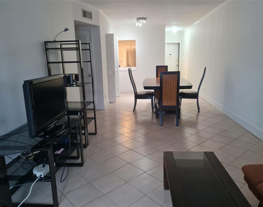 300 Golden Isles Drive - Photo Thumbnail 7