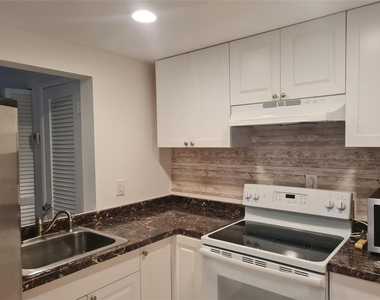 300 Golden Isles Drive - Photo Thumbnail 4