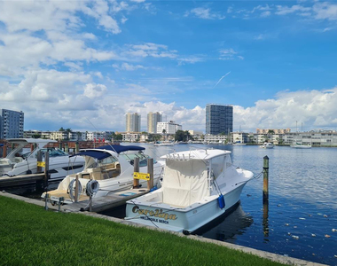 300 Golden Isles Drive - Photo Thumbnail 19
