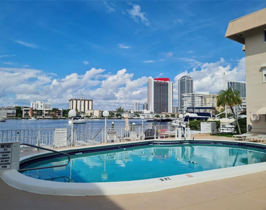 300 Golden Isles Drive - Photo Thumbnail 16