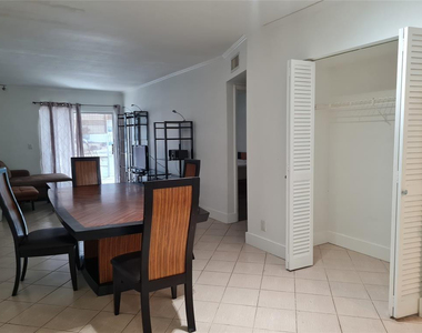 300 Golden Isles Drive - Photo Thumbnail 8