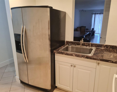 300 Golden Isles Drive - Photo Thumbnail 6
