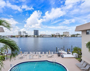 300 Golden Isles Drive - Photo Thumbnail 18