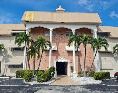 300 Golden Isles Drive - Photo Thumbnail 17