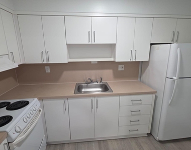 7624 Pembroke Road - Photo Thumbnail 3
