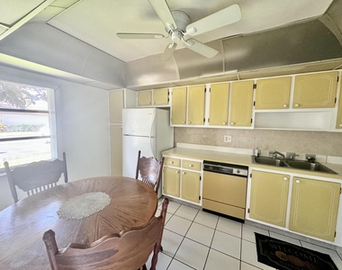 5725 E Fernley Dr Drive E - Photo Thumbnail 4