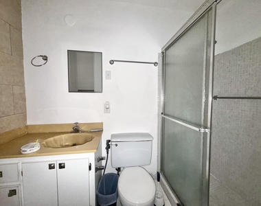 5725 E Fernley Dr Drive E - Photo Thumbnail 10