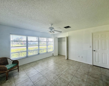 5725 E Fernley Dr Drive E - Photo Thumbnail 5