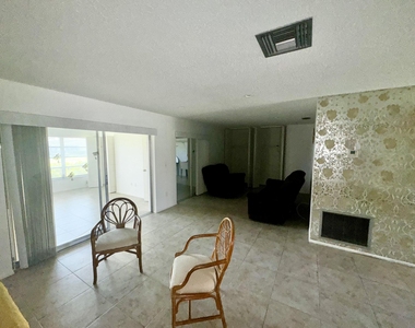 5725 E Fernley Dr Drive E - Photo Thumbnail 11
