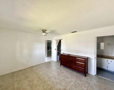 5725 E Fernley Dr Drive E - Photo Thumbnail 9