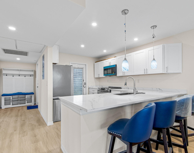 2901 S Palm Aire Drive - Photo Thumbnail 10