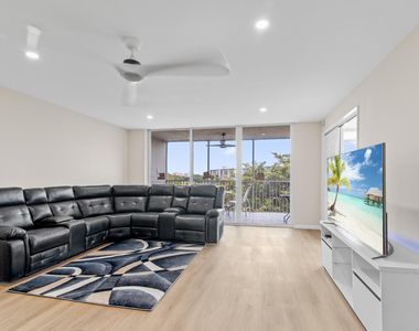 2901 S Palm Aire Drive - Photo Thumbnail 15