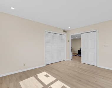 2901 S Palm Aire Drive - Photo Thumbnail 18