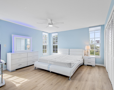 2901 S Palm Aire Drive - Photo Thumbnail 2