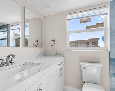 2901 S Palm Aire Drive - Photo Thumbnail 5
