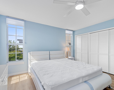 2901 S Palm Aire Drive - Photo Thumbnail 3