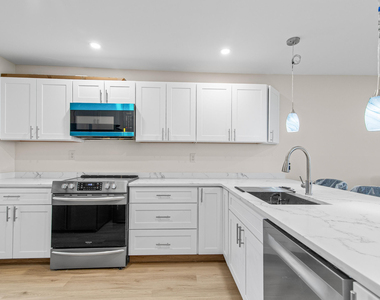 2901 S Palm Aire Drive - Photo Thumbnail 9