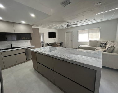 217 Sw 15th Street - Photo Thumbnail 16