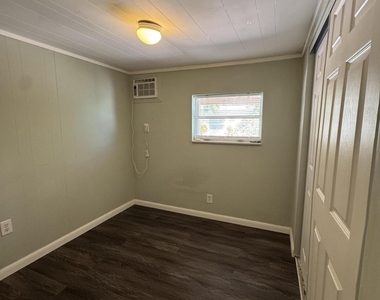 245 Lee Avenue - Photo Thumbnail 6