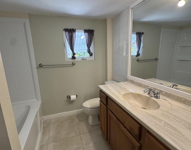 245 Lee Avenue - Photo Thumbnail 5