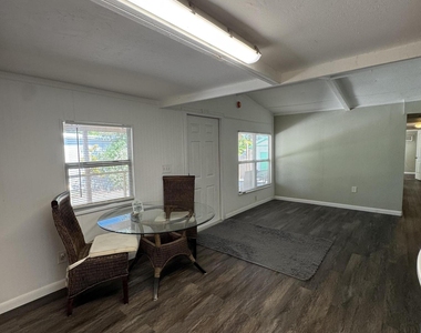 245 Lee Avenue - Photo Thumbnail 2