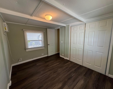 245 Lee Avenue - Photo Thumbnail 3