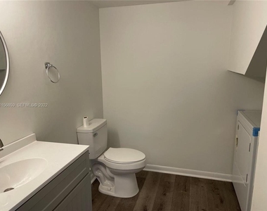 4648 Suburban Pines Drive - Photo Thumbnail 4