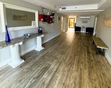 2255 Lindell Boulevard - Photo Thumbnail 26