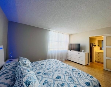 2255 Lindell Boulevard - Photo Thumbnail 11