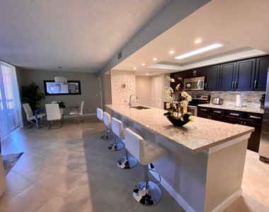 2255 Lindell Boulevard - Photo Thumbnail 1