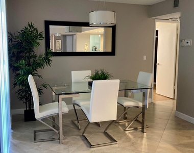 2255 Lindell Boulevard - Photo Thumbnail 3