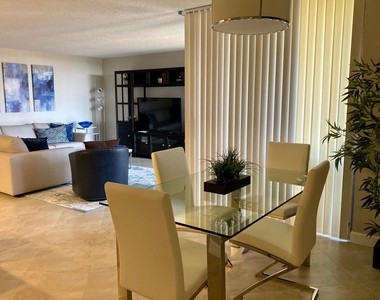 2255 Lindell Boulevard - Photo Thumbnail 4