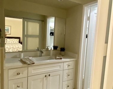 2255 Lindell Boulevard - Photo Thumbnail 15