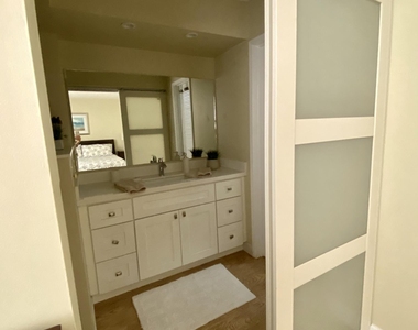 2255 Lindell Boulevard - Photo Thumbnail 16